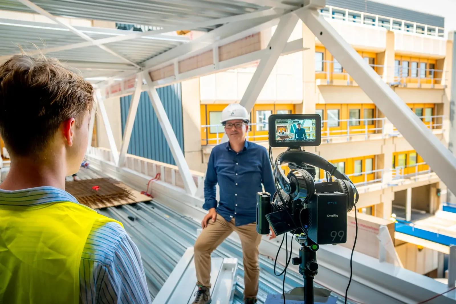 Draaidag op locatie met camera en belichting